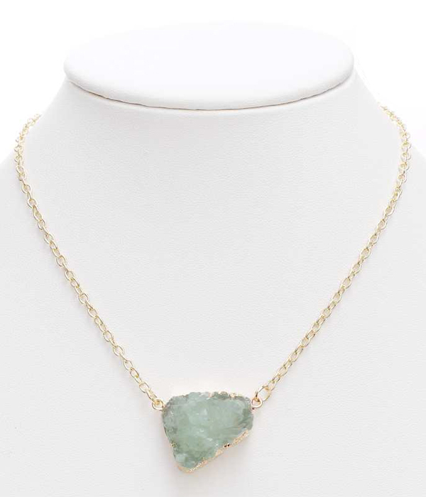 Side gold plated druzy pendant necklace