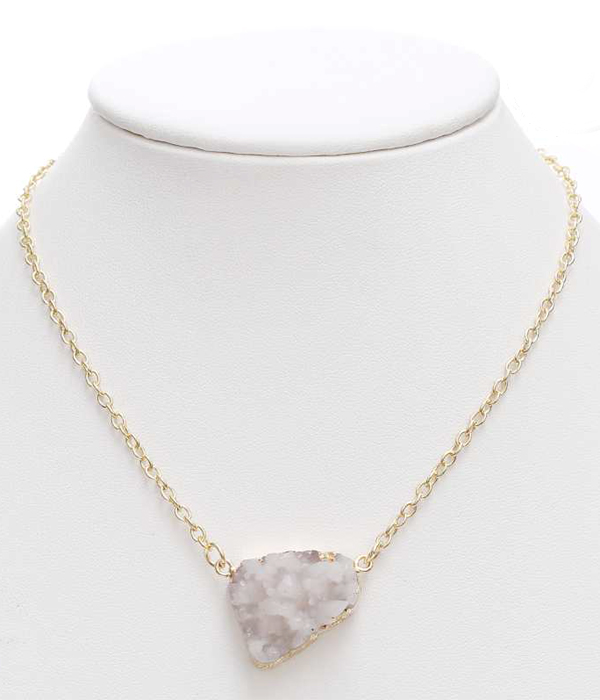Side gold plated druzy pendant necklace