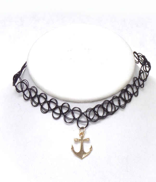 Tattoo with metal anchor drop chocker