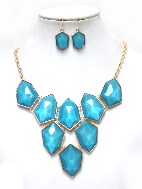 Chunky stone bib necklace set 