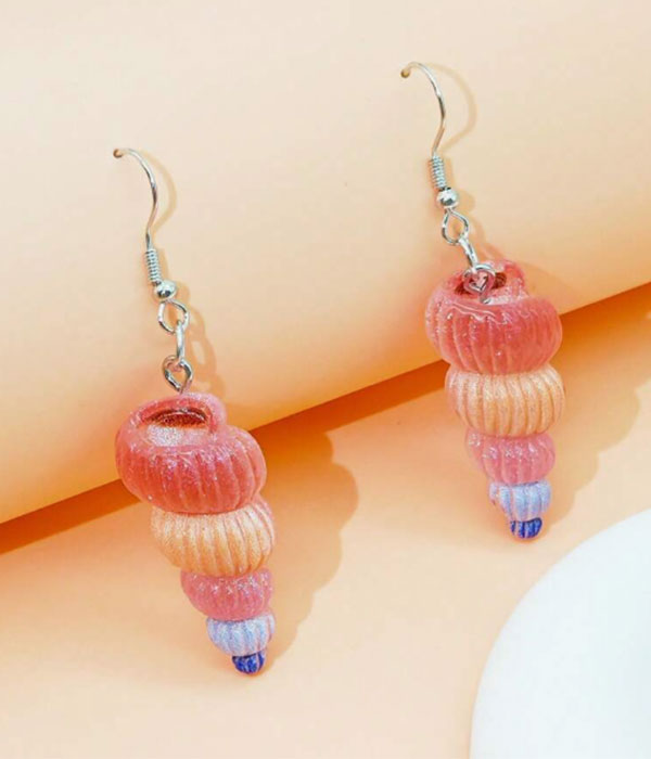 Sealife theme resin earring - conch shell