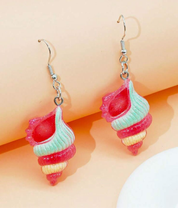 Sealife theme resin earring - striped conch shell