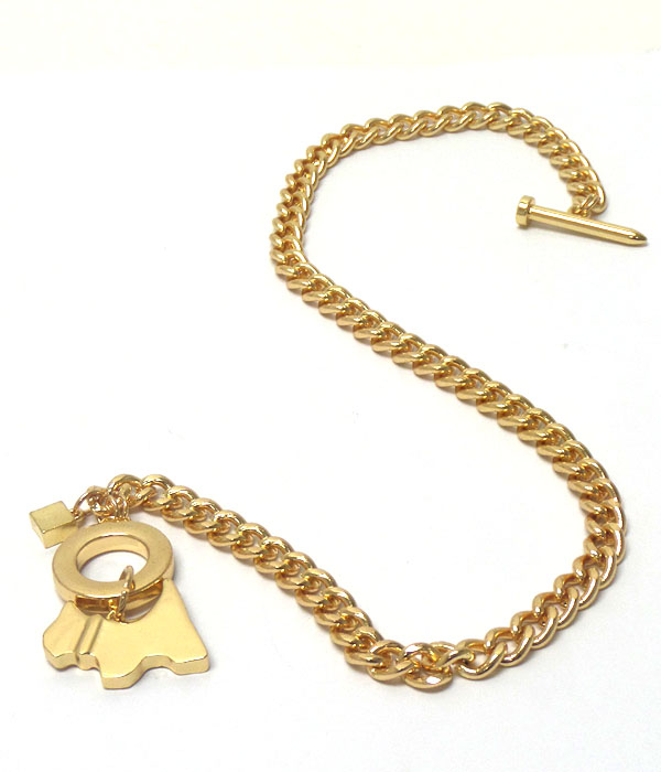HORSE CHARM AND THICK CHAIN TOGGLE NECKLACE