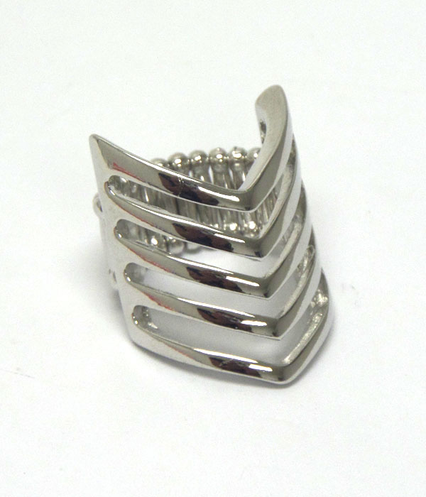 Metal chevron pattern stretch ring
