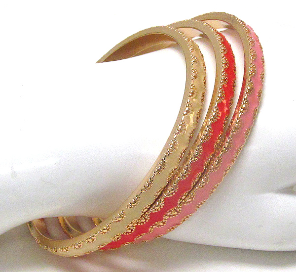 METAL FILIGREE AND EPOXY CENTER DECO BANGLE BRACELET SET OF 3