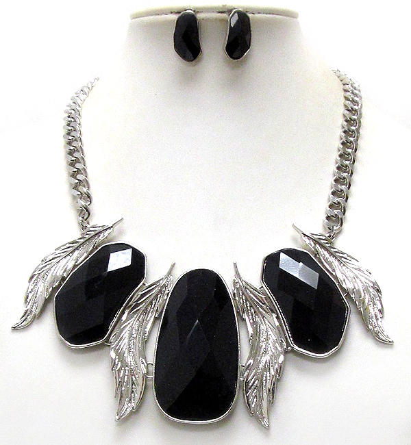 Metal leaf patern and three natural oval stone drop chain necklace