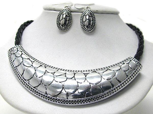 DESIGNER STYLE TEXTURED METAL CRESCENT AND SYNTHETIC LEATHER CORD NECKLACE EARRING SET