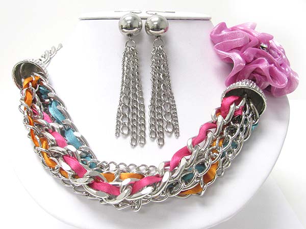 FLOWER ACCENT MULTI METAL CHAIN AND BRAIDED SUEDE NECKLAE EARRING SET