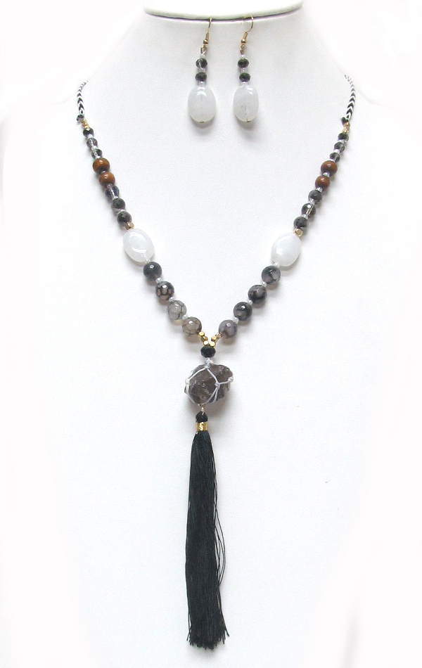 Wood type beads with tassel drop necklace 