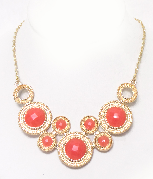 Metal multi size linked circles necklace