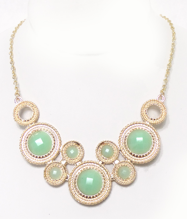 Metal multi size linked circles necklace 