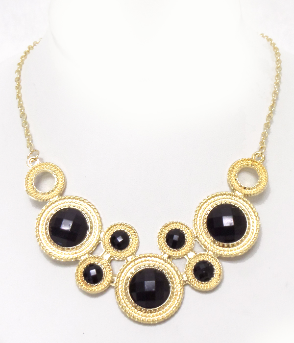 Metal multi size linked circles necklace