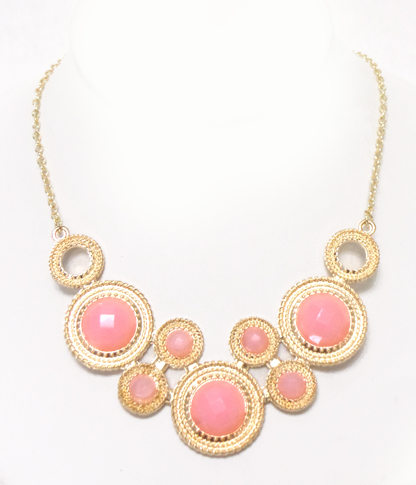 Metal multi size linked circles necklace 