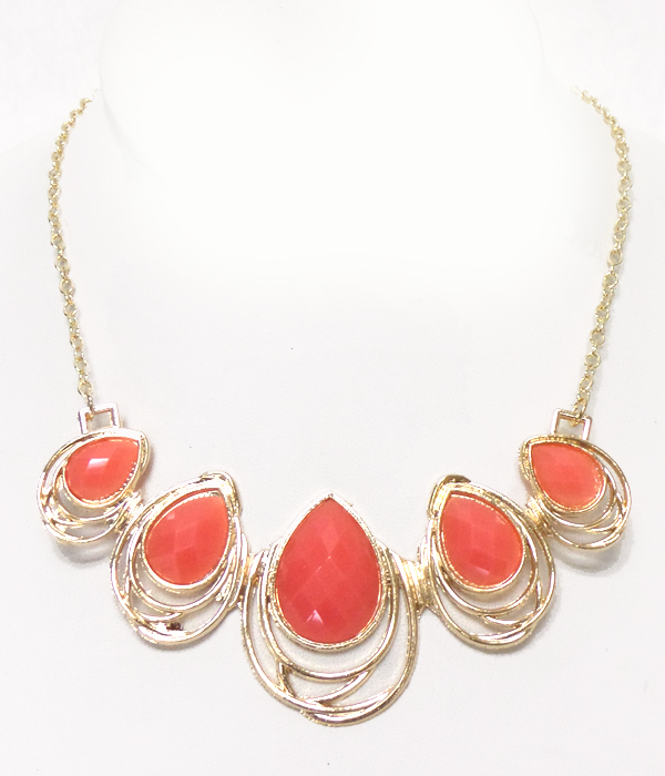 Terdrop with metal design necklace 