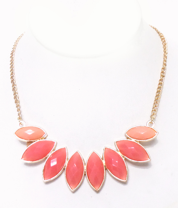 Leaf shape linked necklace 