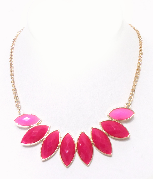 Leaf shape linked necklace 