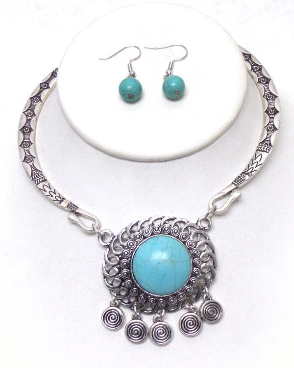 Vintage metal casting turquoise stone necklace set