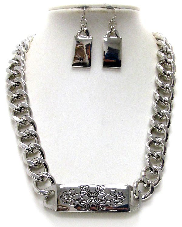 FLUER DE LIS METAL PLATE AND THICK CHAIN NECKLACE EARRING SET