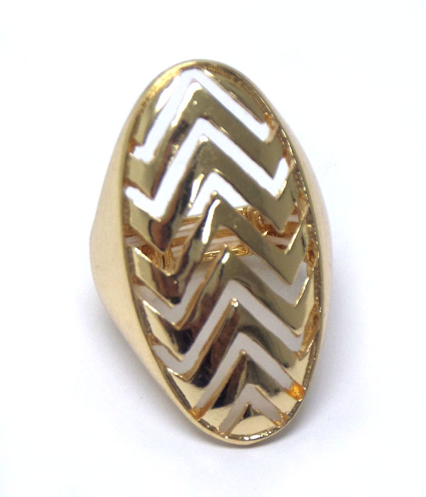 Multi chevron pattern stretch ring