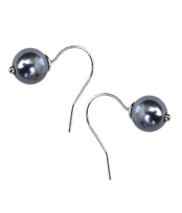 Pearl and wire hook earring