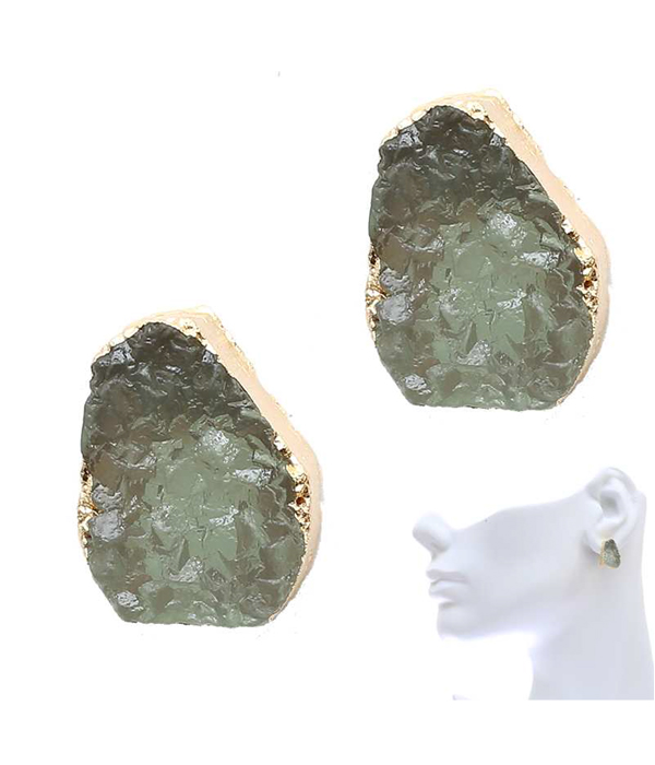 Natural shape druzy and side gold plated stud earring