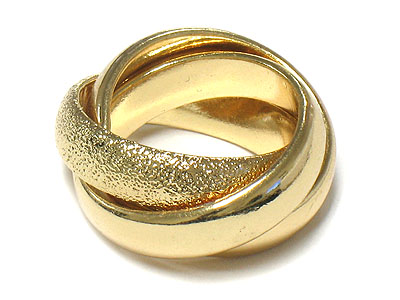 Triple metal link ring
