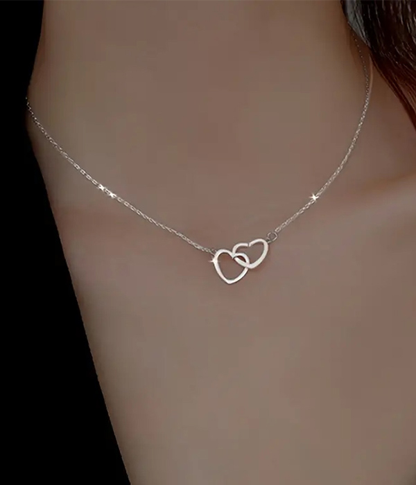 Minimalist style double heart link pendant necklace
