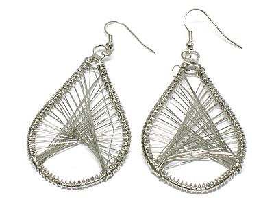 Metal wired tear shape earring 