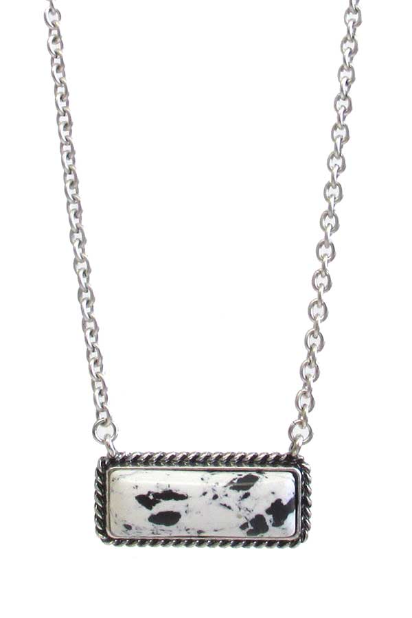 Semi precious stone pendant necklace