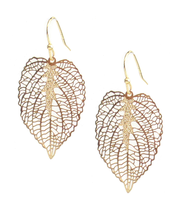 Metal filigree leaf earring