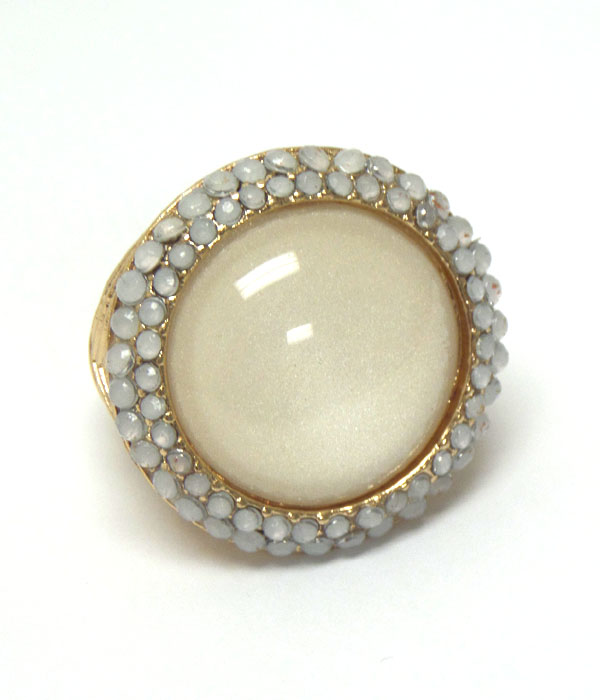 Puffy button center and crystal edge round stretch ring