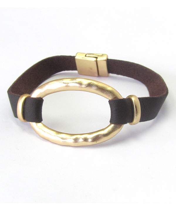 Hammered metal oval ring and leather band magnetic bracelet