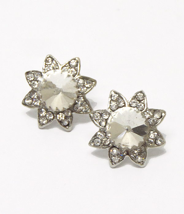 Flower shape with crystal ceneter stud earrings