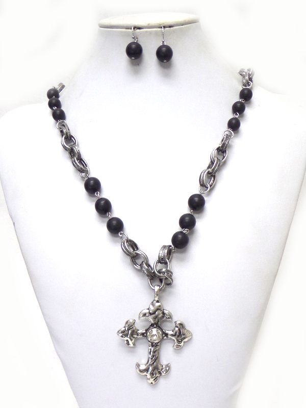 Stones with metal texture links cross drop necklace