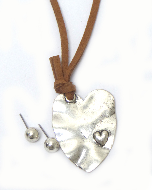 Metal textured heart with suede necklace set