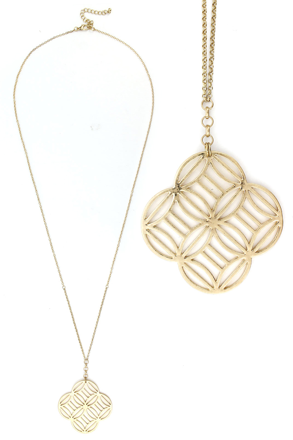 QUATREFOIL PENDANT LONG NECKLACE