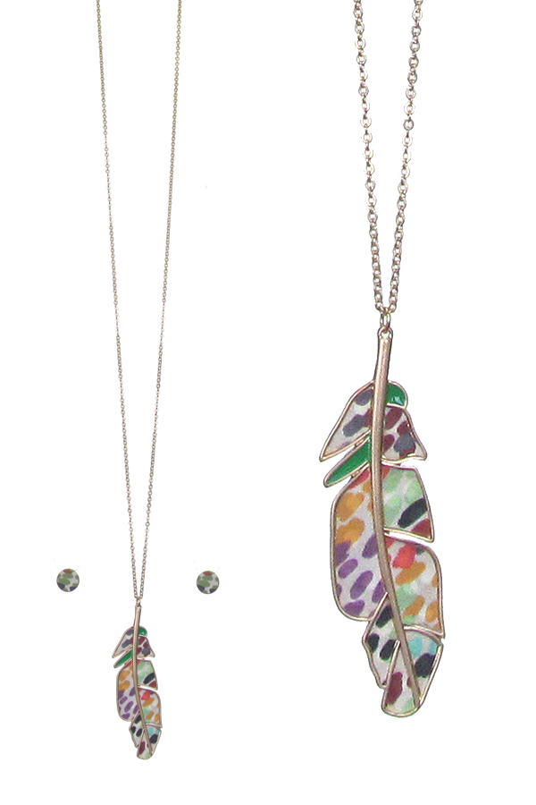 Metal filigree and printed fabric feather pendant long necklace set