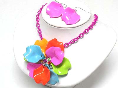 Crystal center enameled metal flower necklace and earring set