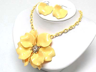 Crystal center enameled metal flower necklace and earring set