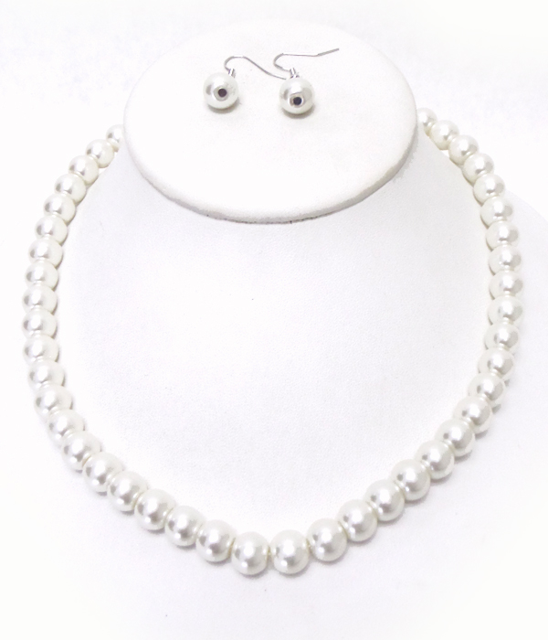 Pearls necklace