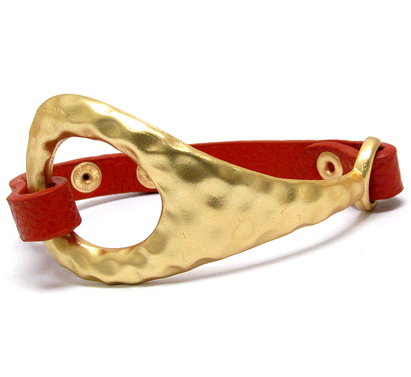 Hammered metal art design and leatherette band bracelet