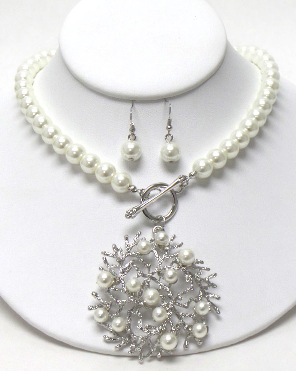 Multi pearl on metal filigree coral pendant and pearl chain necklace earring set