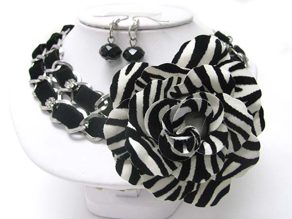 ZEBRA PATTERN FLOWER AND SUEDE CHAIN NECKLACE EARRING SET