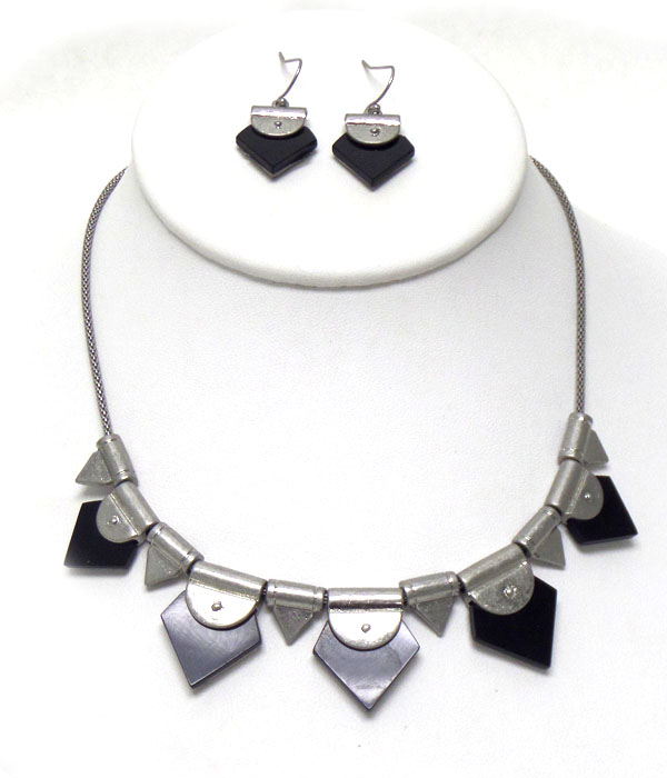 MULTI TRIANGULAR ACRYLIC STONE TRIBAL STYLE NECKLACE EARRING SET