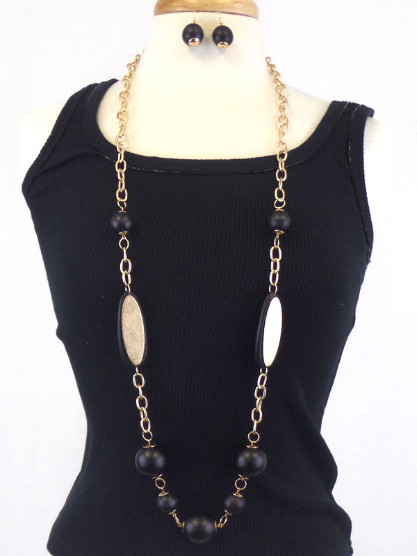 Wooden ball and scratch metal metal link long necklace earring set - brass metal