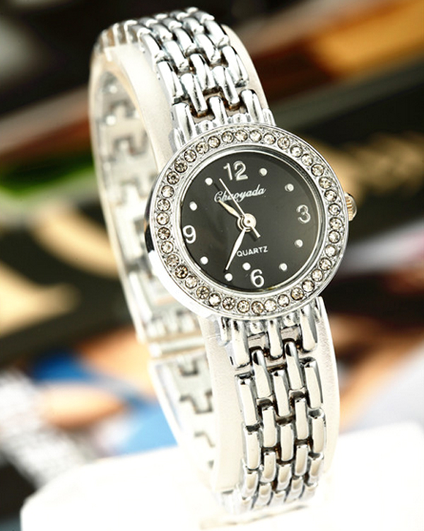Crystal round face watch