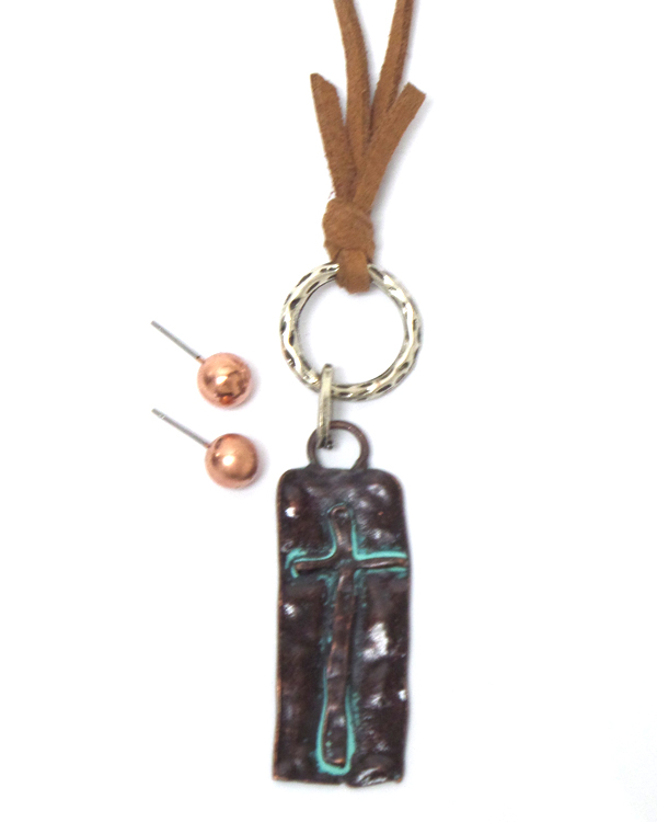 Metal textured cross with suede necklace set 