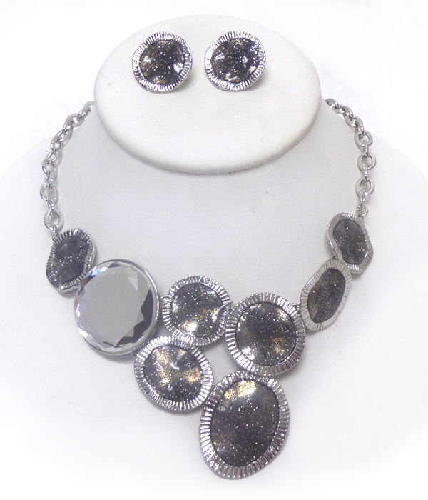 Metal linked multi shape necklace set