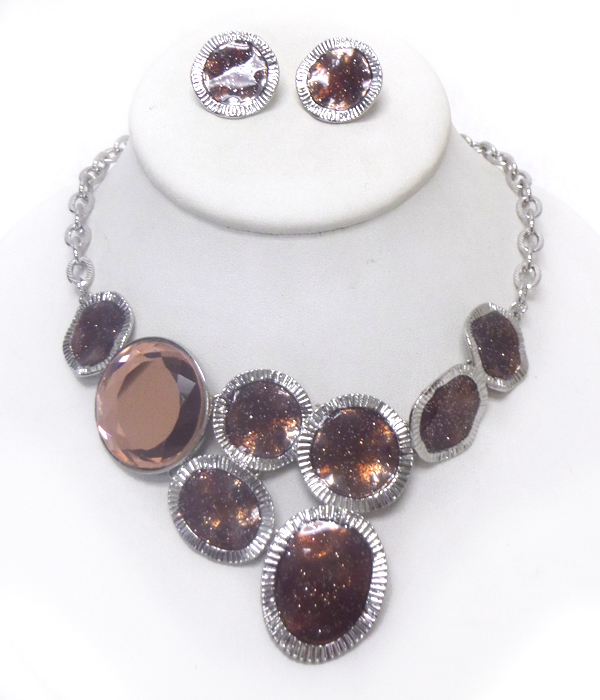 Metal linked multi shape necklace set