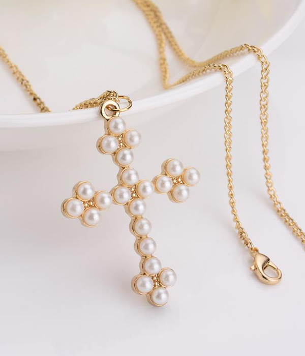 Pearl cross pendant necklace 